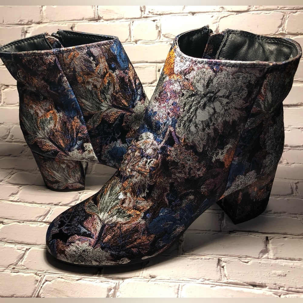 Shiny Floral Brocade Booties - Picture 4 of 6
